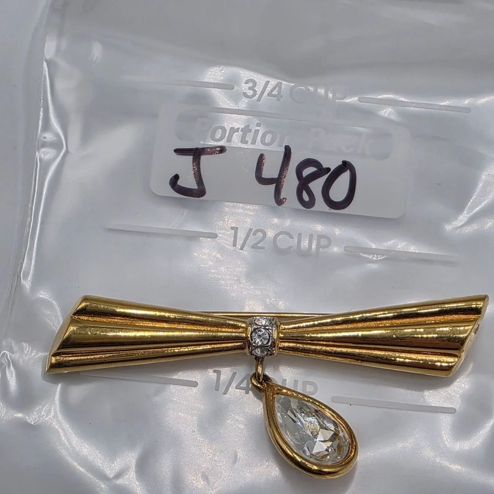 Monet‎ Gold Tone Bow Brooch with Teardrop Crystal Dangle Pin Vintage Signed
